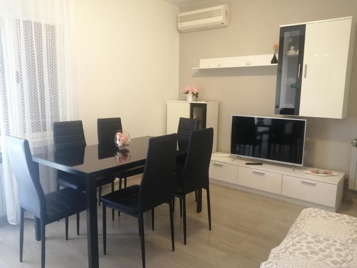 Vera, 80 M From The Sea Apartman *